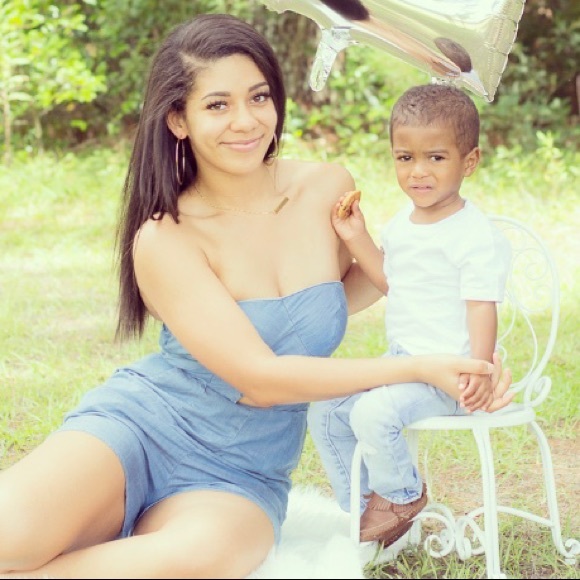 Meet your Posher, Brittany. AlexandriasShoppe.com - Picture 3 of 6